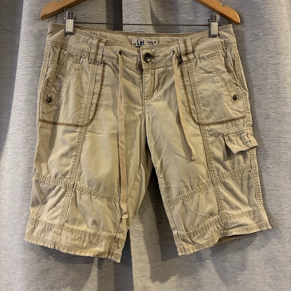 L.E.I Womens Junior Shorts Sz 9 Ashley Trouble‎ Beige Bermuda